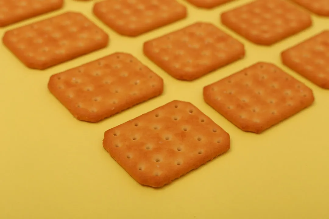 上海温洋贸易：蛋卷与威化饼的酥脆工艺与口感差异解析